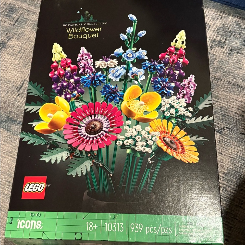 LEGO Botanical Collection Wildflower Bouquet—NWOT in sealed box
